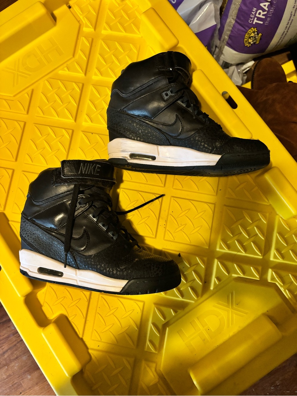 Nike Women’s Black and blue Mid-Top Sneakers with Strap